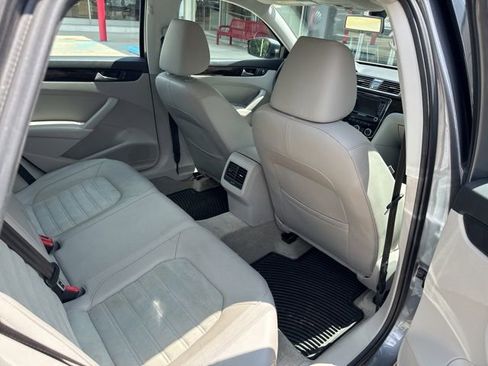 Used 2015 Volkswagen Passat TDI SEL Premium FWD image 19