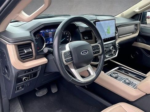 Used 2024 Ford Expedition Limited image 12