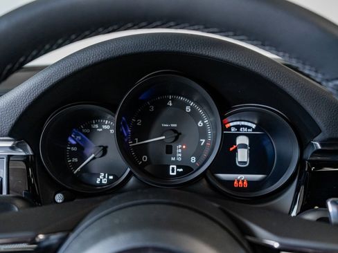 Used 2025 Porsche Macan image 18