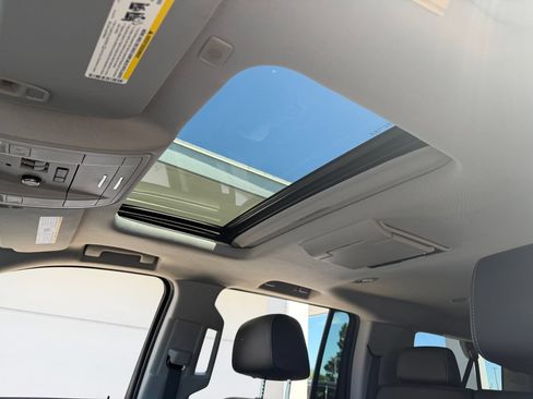 Used 2019 GMC Yukon XL SLT w/ Open Road Package AWD/4WD image 12