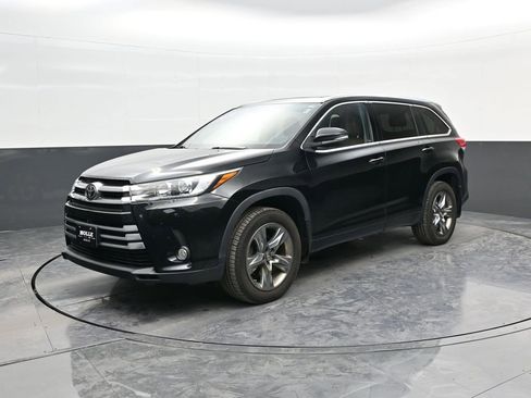 Used 2018 Toyota Highlander Limited Platinum image 3