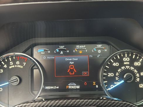 Used 2018 Ford F150 Platinum w/ Equipment Group 701A Luxury AWD/4WD image 26