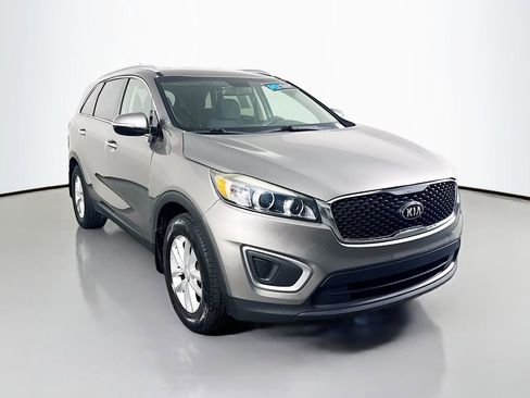 Used 2017 Kia Sorento FWD image 3