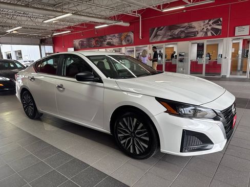 Certified 2025 Nissan Altima 2.5 SV FWD image 14