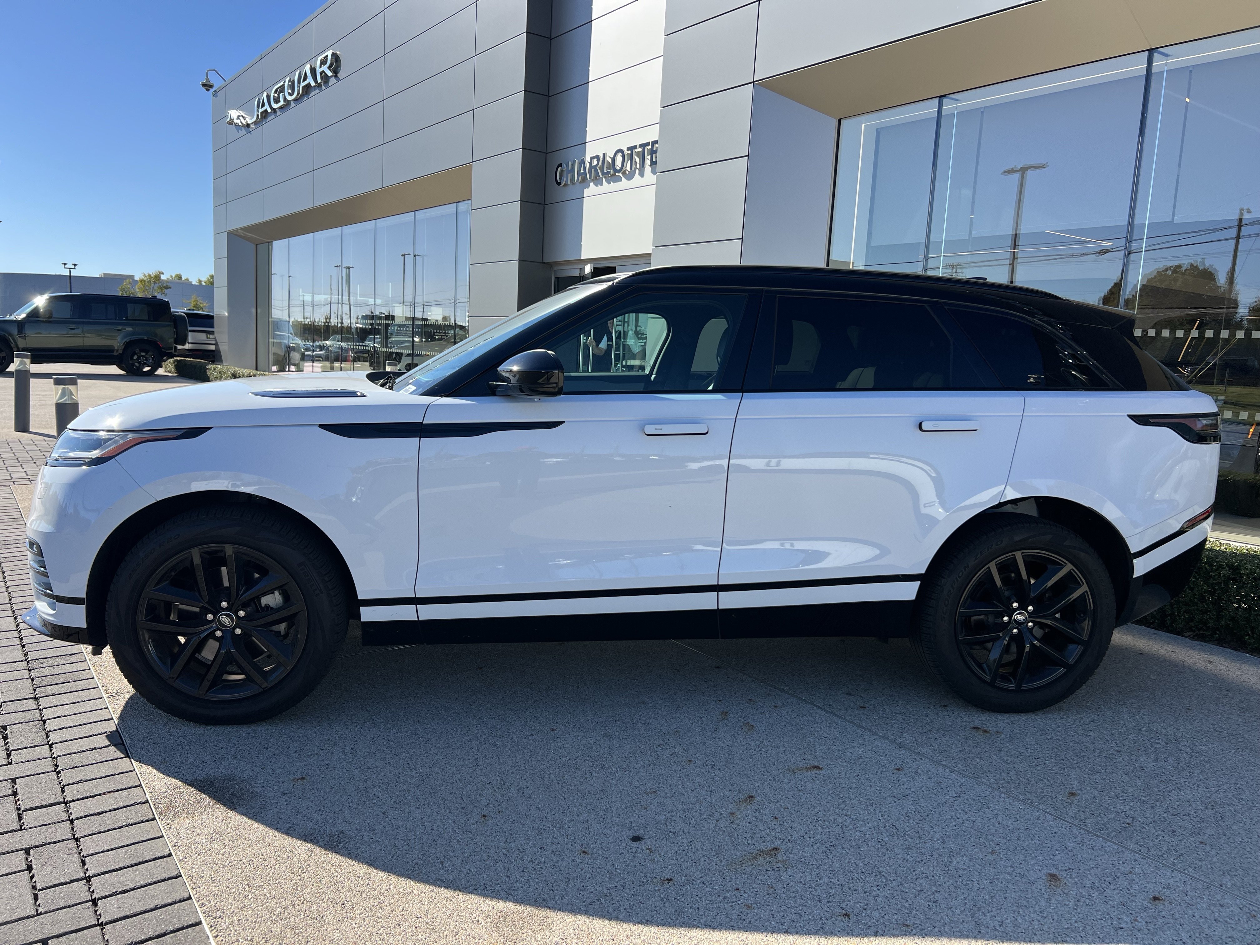 Certified 2024 Land Rover Range Rover Velar Dynamic SE AWD/4WD image 4
