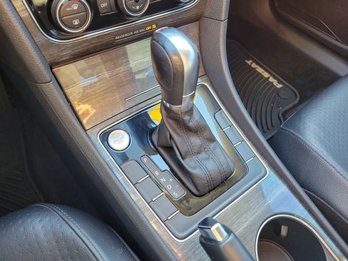 Used 2016 Volkswagen Passat 1.8T SE w/ Lighting Package image 35