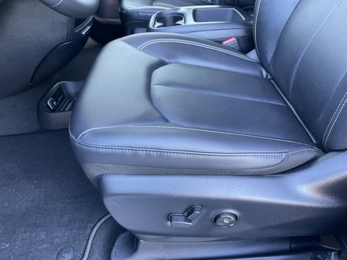 New 2026 Chrysler Pacifica Select image 17