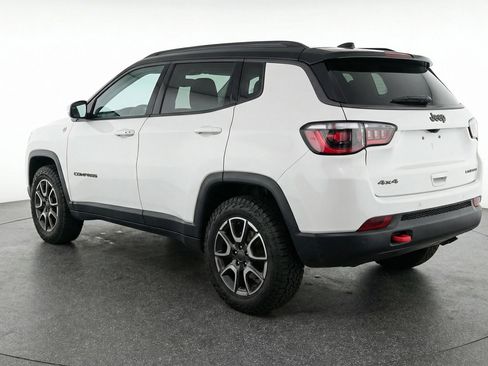 Used 2025 Jeep Compass Trailhawk image 6