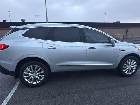 Used 2019 Buick Enclave Essence image 6