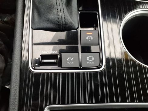 Certified 2025 Toyota Sienna XLE Woodland Edition image 28