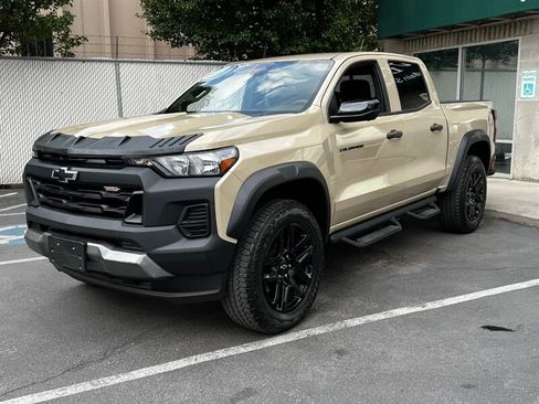 Used 2024 Chevrolet Colorado Trail Boss w/ Technology Package AWD/4WD image 3