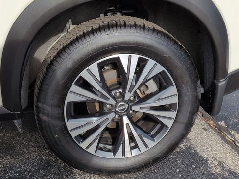 Used 2023 Nissan Rogue SV image 21