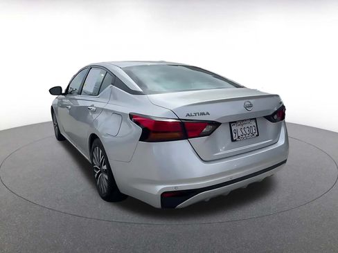 Used 2024 Nissan Altima 2.5 SV FWD image 11