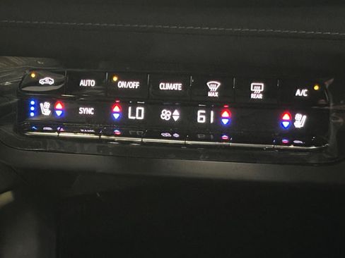 Used 2023 Buick Envision Avenir image 4