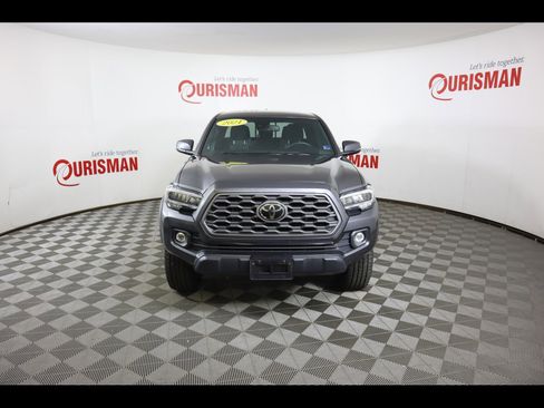 Used 2021 Toyota Tacoma TRD Off-Road w/ Technology Package AWD/4WD image 15