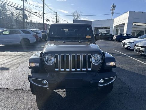 Used 2019 Jeep Wrangler Unlimited Sahara image 2