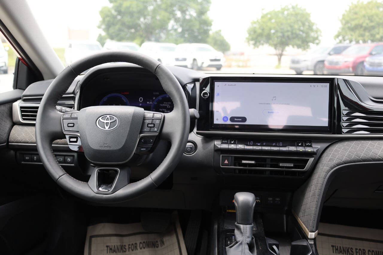 Used 2025 Toyota Camry XLE FWD image 22