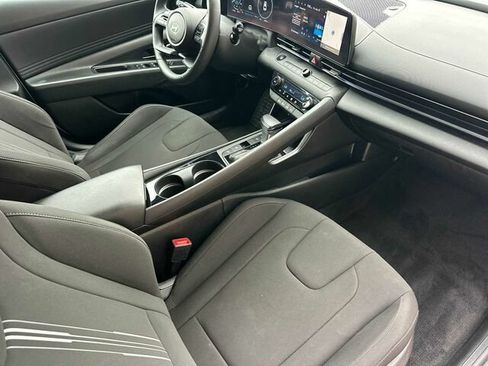 Used 2025 Hyundai Elantra SEL FWD image 18