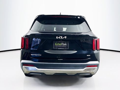 Used 2024 Kia Sorento S image 7