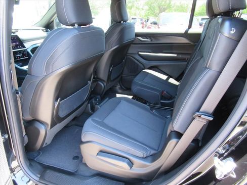 New 2026 Jeep Grand Cherokee L Laredo AWD/4WD image 32
