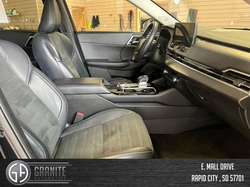 Used 2025 Mitsubishi Outlander SE FWD image 36