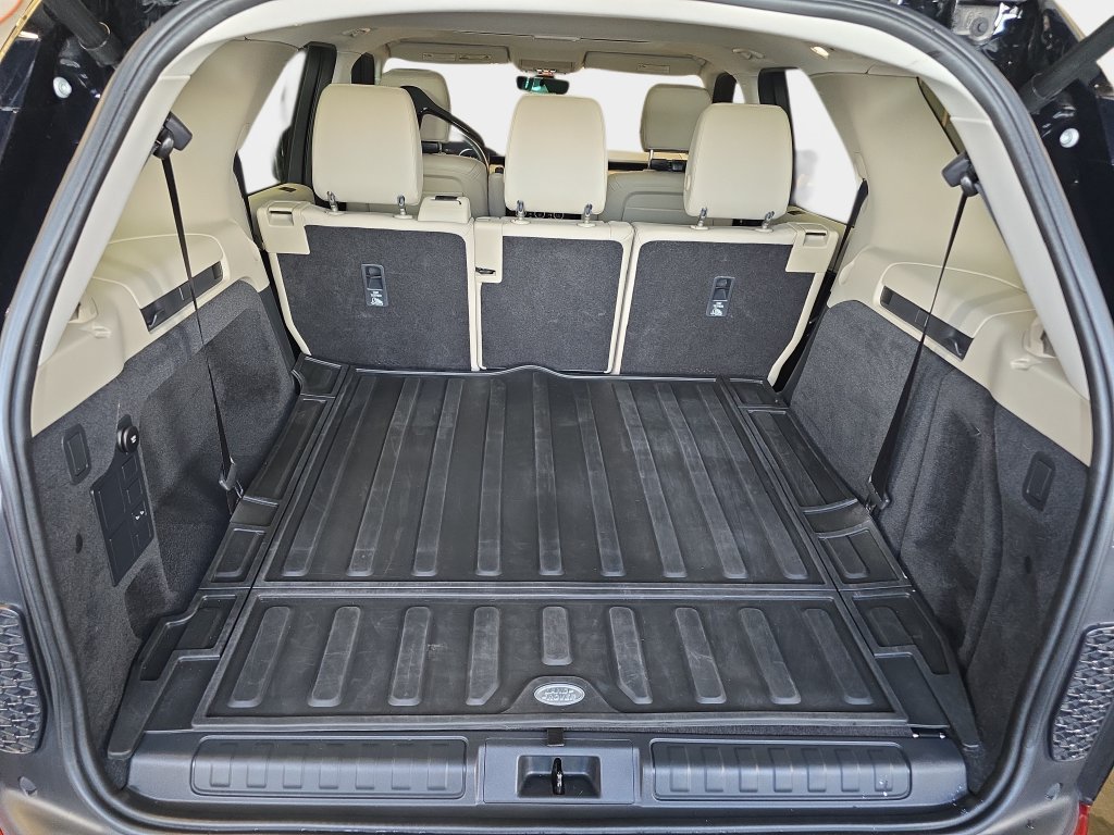 Used 2018 Land Rover Discovery SE AWD/4WD image 14