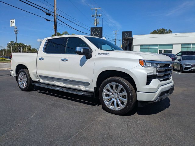 Used 2024 Chevrolet Silverado 1500 High Country w/ Technology Package AWD/4WD image 2