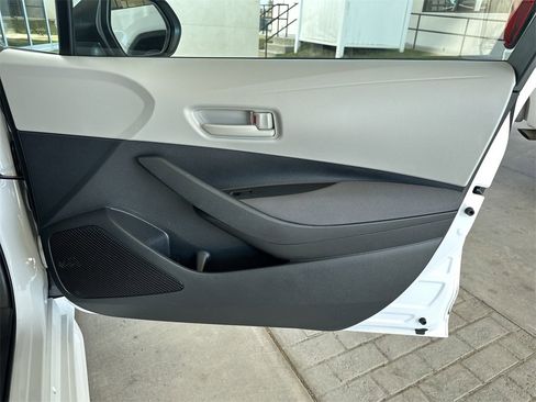 Used 2024 Toyota Corolla LE image 32