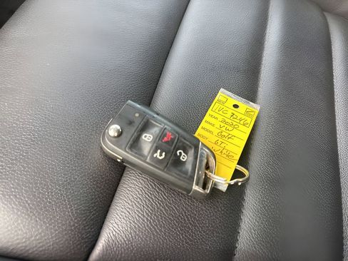 Used 2020 Volkswagen GTI SE image 34