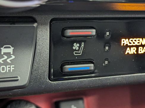 Used 2020 Toyota RAV4 TRD Off-Road image 28