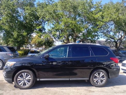 Used 2018 Nissan Pathfinder SL FWD image 4