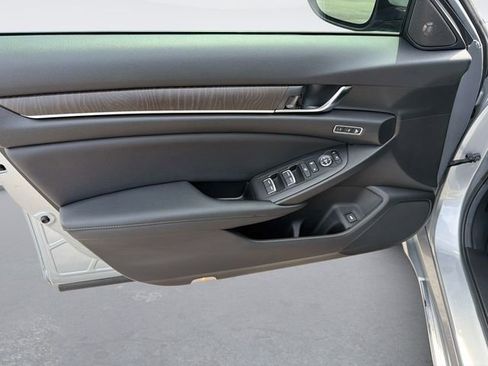 Used 2021 Honda Accord Touring image 19