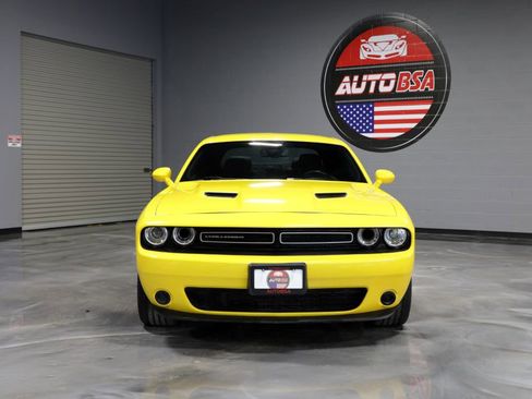 Used 2017 Dodge Challenger SXT RWD image 2