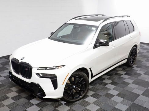 Used 2025 BMW X7 M60i image 2
