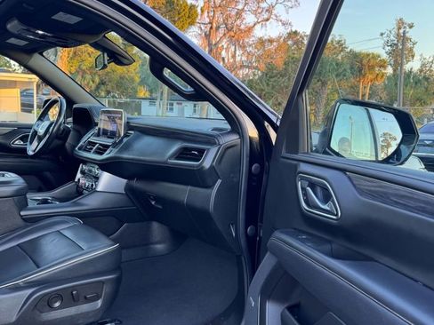 Used 2021 GMC Yukon SLT w/ Rear Media and Nav Package image 10