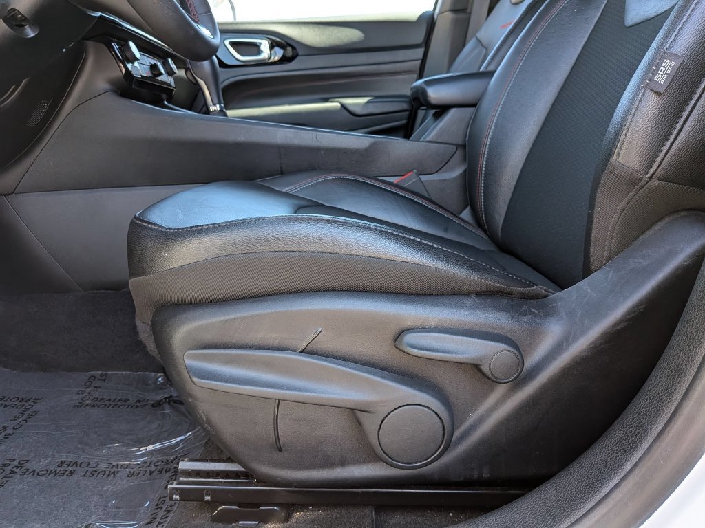 Used 2025 Jeep Compass Trailhawk AWD/4WD image 14