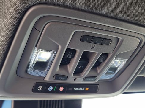 Used 2025 GMC Sierra 1500 SLT image 28