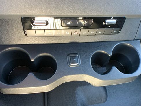 Used 2022 Mercedes-Benz Sprinter 2500 image 17