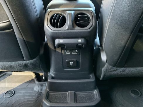 Used 2021 Jeep Wrangler Unlimited Sahara image 23
