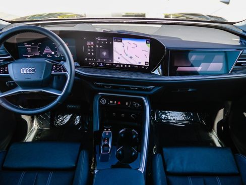 Used 2025 Audi Q5 Prestige image 13