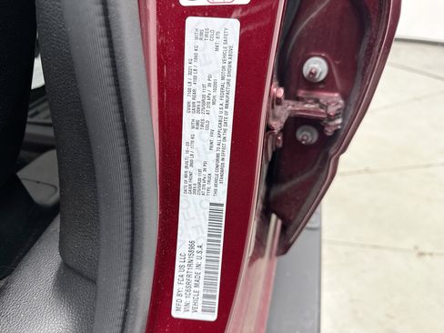 Used 2024 RAM 1500 Laramie AWD/4WD image 13