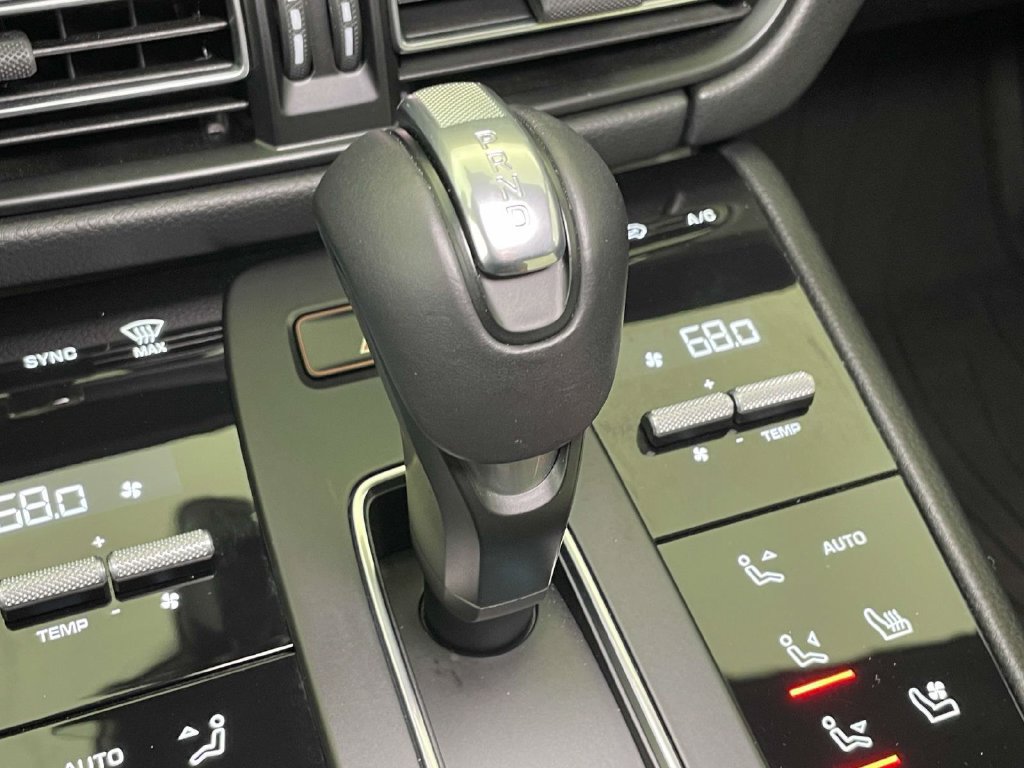 Certified 2025 Porsche Macan Turbo AWD/4WD image 35