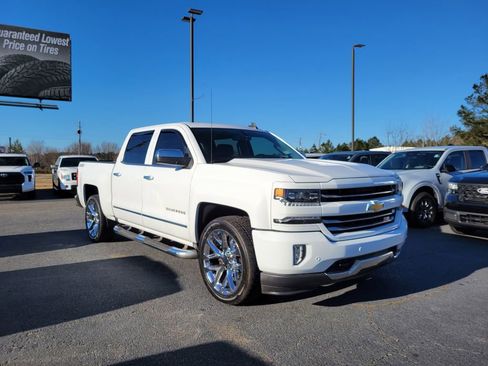Used 2017 Chevrolet Silverado 1500 LTZ Z71 w/ LTZ Plus Package image 7