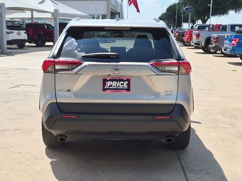 Used 2022 Toyota RAV4 XLE Premium AWD/4WD image 6