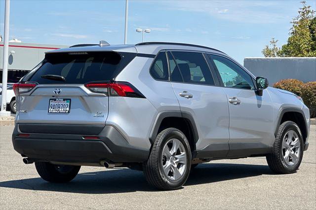 Certified 2022 Toyota RAV4 LE AWD/4WD image 2