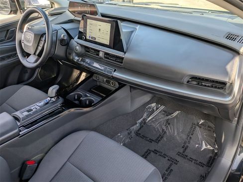 Used 2025 Toyota Prius LE image 29