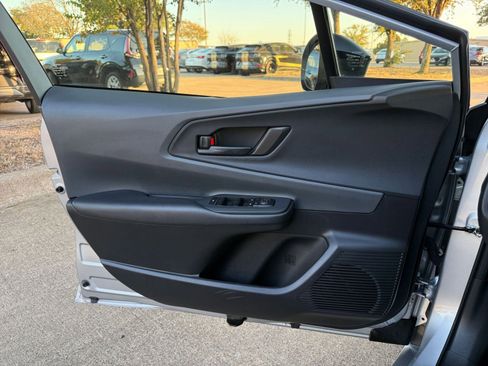Used 2025 Toyota Prius LE image 20