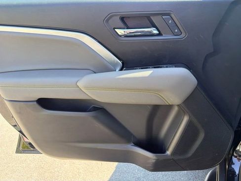 Used 2024 Chevrolet Colorado ZR2 w/ Technology Package AWD/4WD image 20