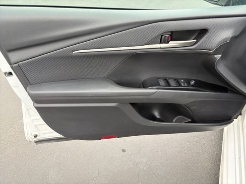 Used 2025 Toyota Camry SE FWD image 9