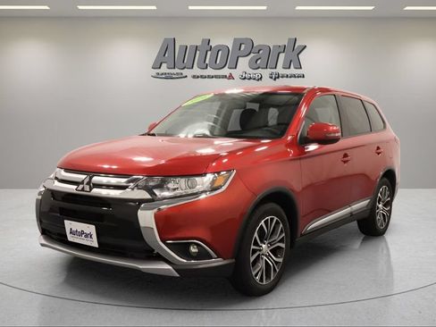 Used 2016 Mitsubishi Outlander SE AWD/4WD image 3